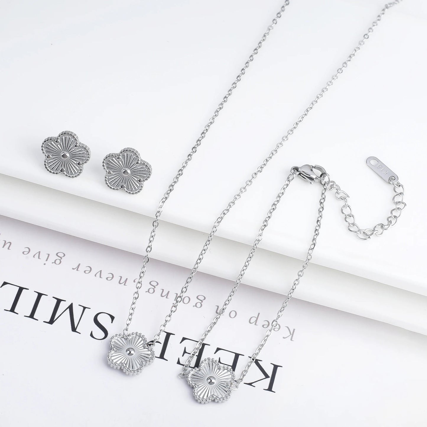 3Pcs 18k Gold-Plated Five-Leaf Flower Necklace Earrings Bracelet Jewelry Set For Woman Fashion Party Jewelry Daily Wear Clover Viralgem Store