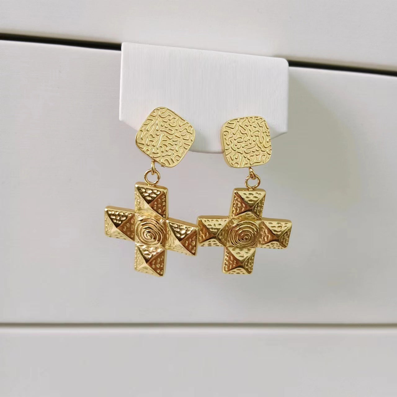 Titanium Steel Clavicle Chain 18K Gold Plated Cross Viralgem Store