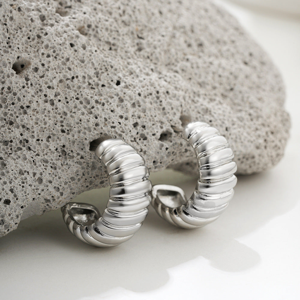 18K Gold C- Shaped Simple Diagonal Stripe Stud Earrings Viralgem Store