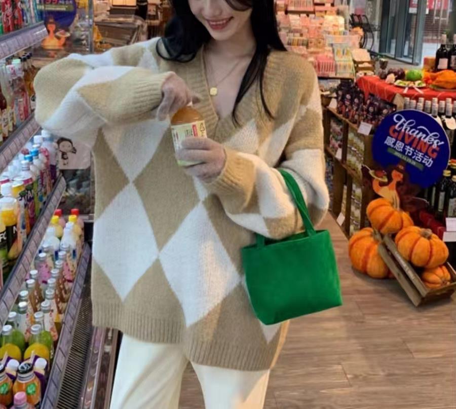 Women's V-neck Rhombus Sweater Loose Outer Wear Viralgem Store