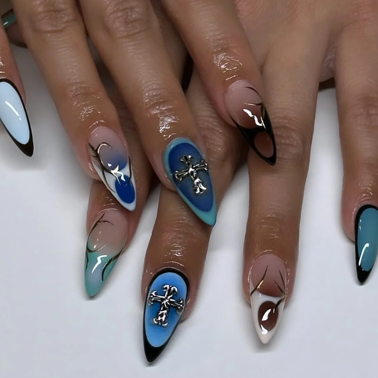 24pcs Sliver Spider Design Fake Nail Halloween Gothic Punk False Nail Tips Wearable European Heavy Metal Almond Press on Nails