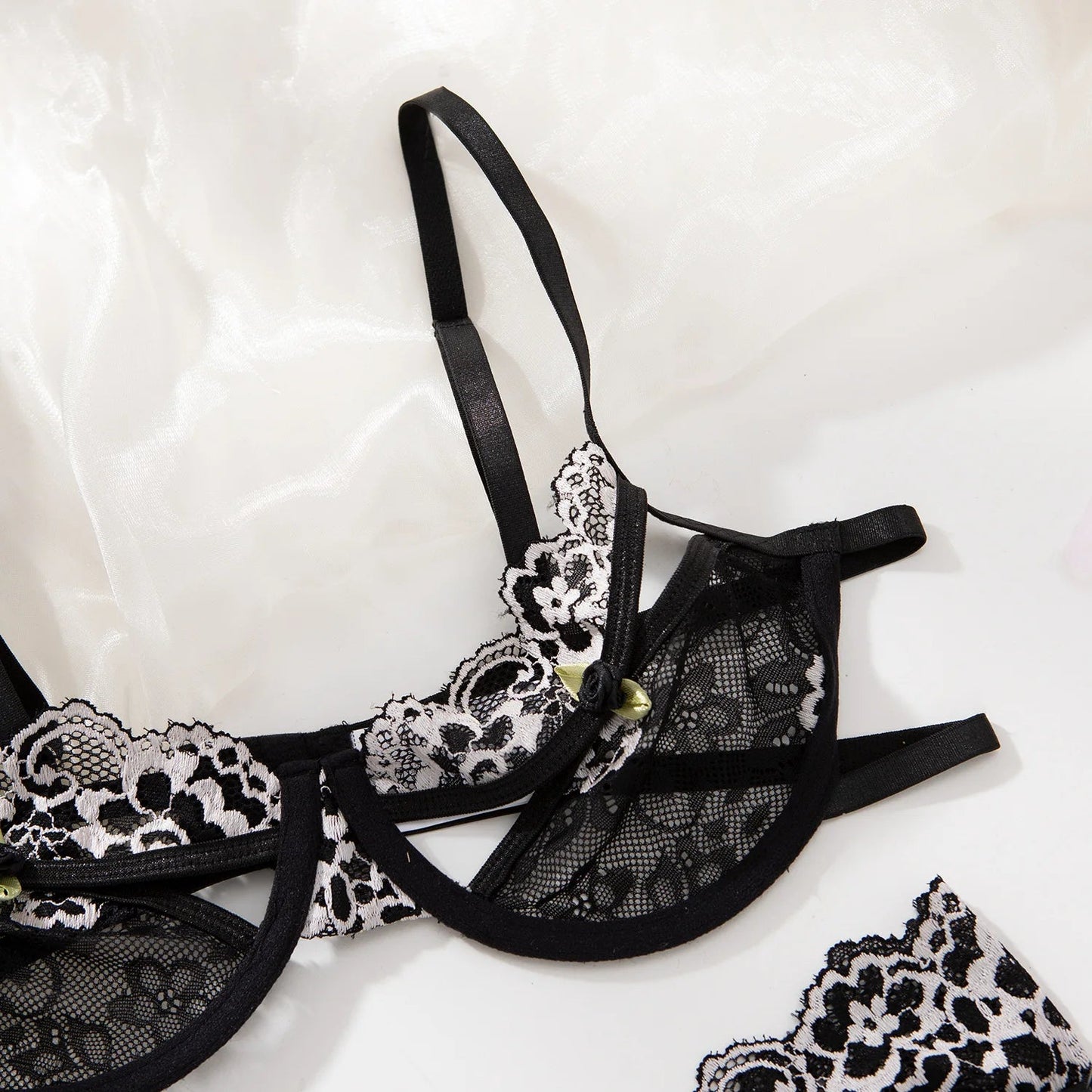 Toucheart Sexy Bra Set Contrast Color Lace Hollow Breathable Garter Hot Erotic Sexy Costumes Underwear Seamless Bra Thong Suit Viralgem Store