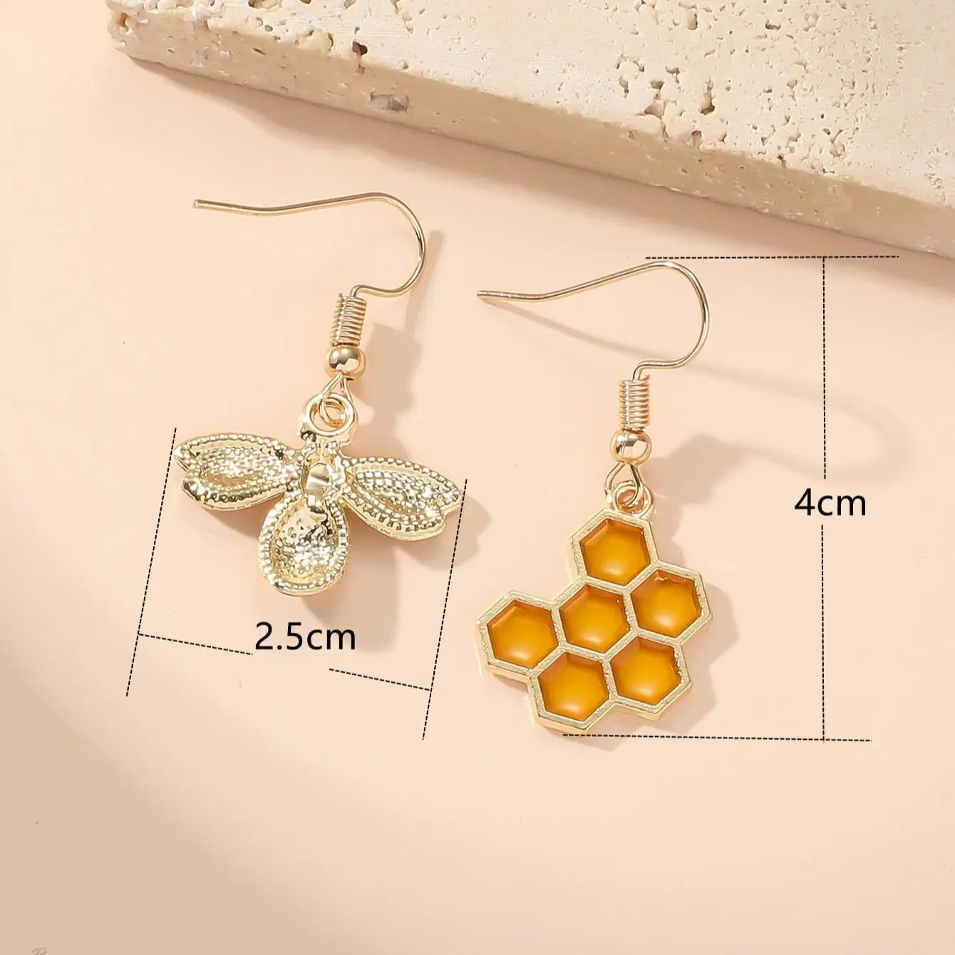2 Pieces Insect Yellow Bee Earrings Women Simple Fashion Casual Pendant Bee Earrings Viralgem Store