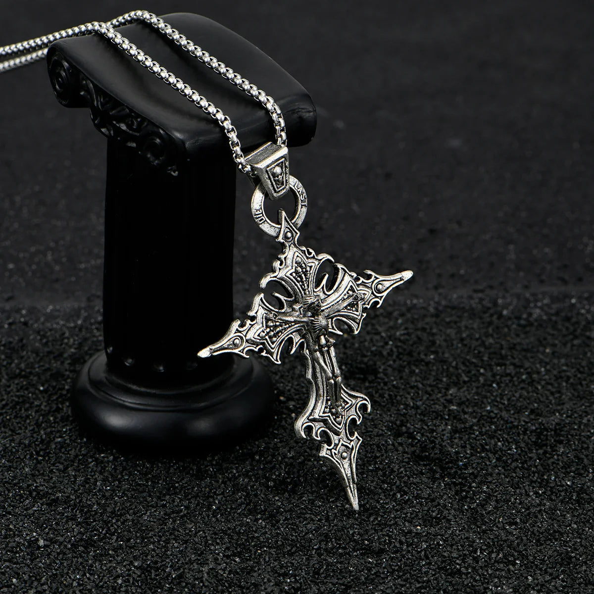 A Fashionable and Personalized Retro Gothic Nail Cross Skull Cross Pendant Necklace Halloween Necklace Viralgem Store