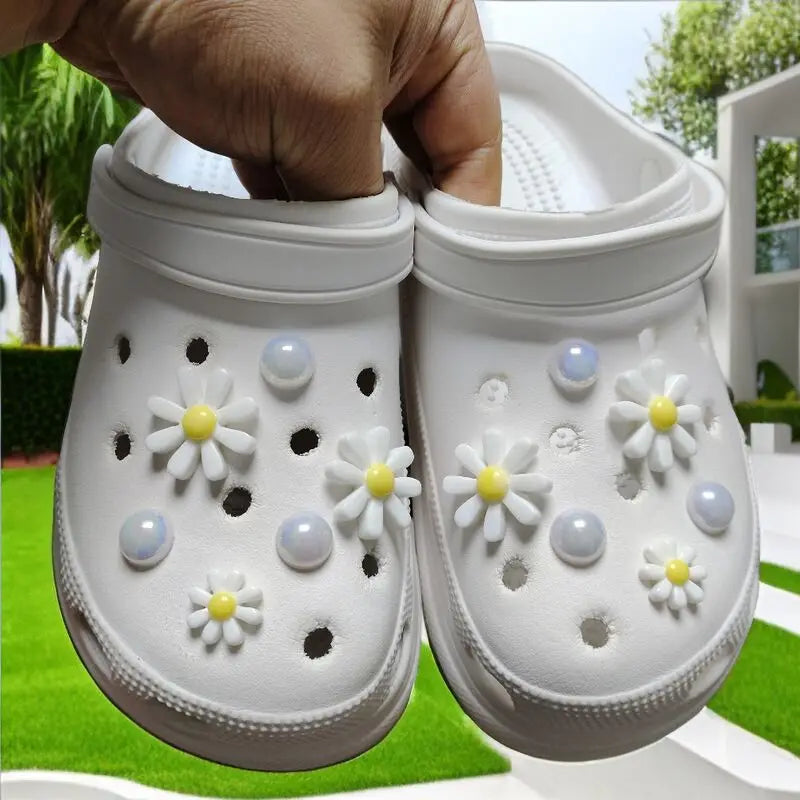 2024 Fashion Shoes Charms 12-piece Set Suitable For Clogs Detachable Three-Dimensional Daisy Small White Flower Shoe Decoration