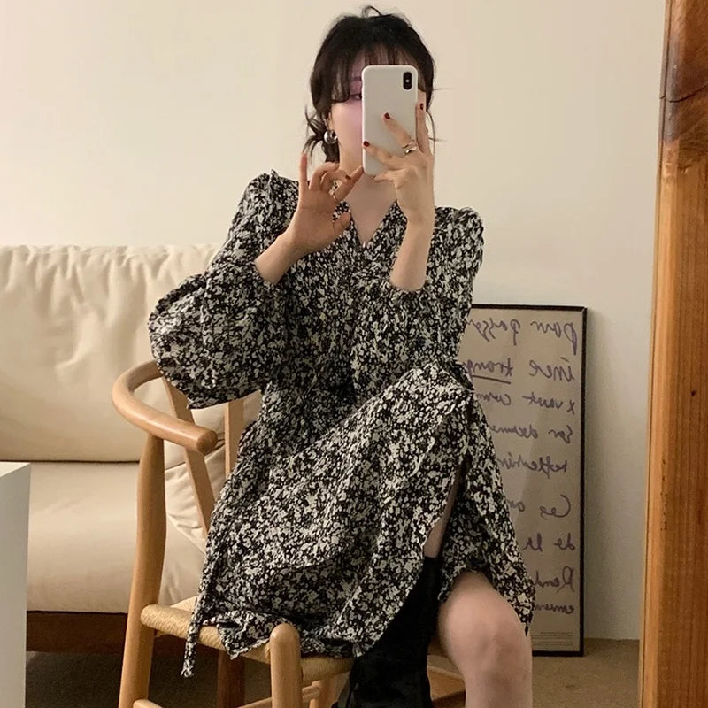 South korea Chic Autumn Retro Temperament V-neck Full Screen Floral Waist Hugging Slimming Long sleeve Small Dress Women