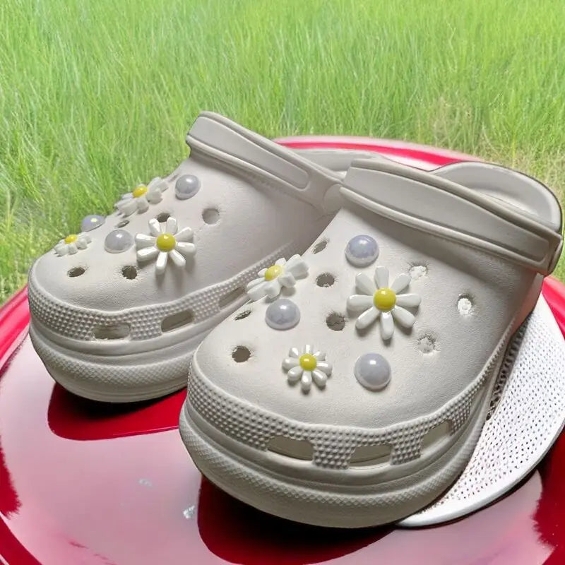 2024 Fashion Shoes Charms 12-piece Set Suitable For Clogs Detachable Three-Dimensional Daisy Small White Flower Shoe Decoration