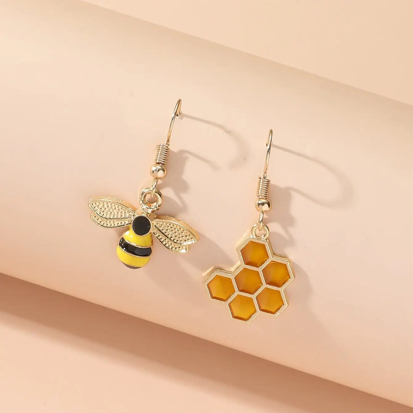 2 Pieces Insect Yellow Bee Earrings Women Simple Fashion Casual Pendant Bee Earrings Viralgem Store