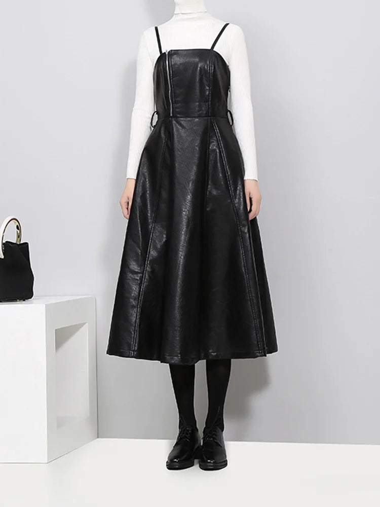 [EAM] Women Black Pu Leather Long Spaghetti Strap Dress New V-Neck Sleeveless Loose Fit Fashion Tide Spring Autumn 2024 JD03201