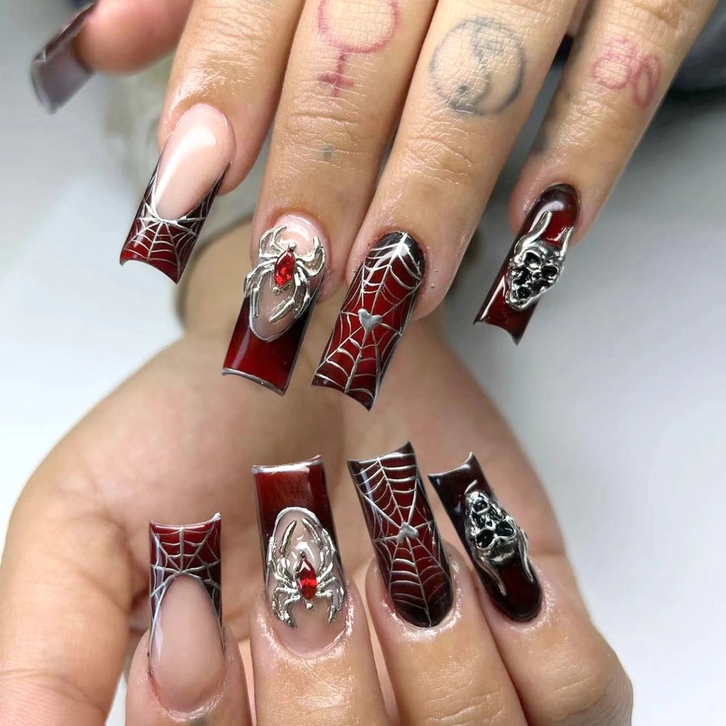 24pcs Sliver Spider Design Fake Nail Halloween Gothic Punk False Nail Tips Wearable European Heavy Metal Almond Press on Nails