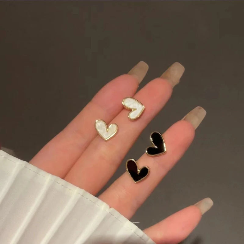 2023 Small Black Heart Stud Earrings For Women Simple Cute Girls Korean Love Earring Birthday Party Jewelry Gifts