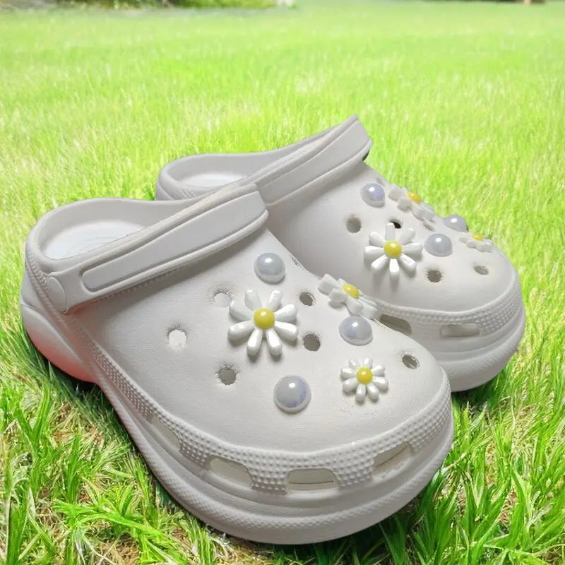 2024 Fashion Shoes Charms 12-piece Set Suitable For Clogs Detachable Three-Dimensional Daisy Small White Flower Shoe Decoration
