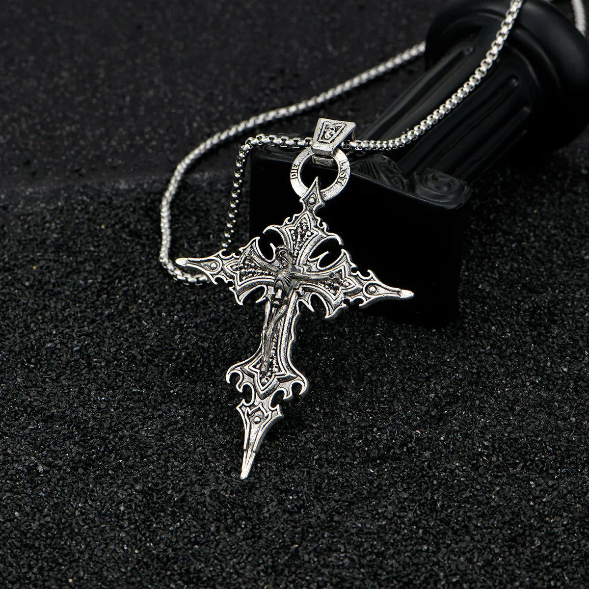 A Fashionable and Personalized Retro Gothic Nail Cross Skull Cross Pendant Necklace Halloween Necklace Viralgem Store