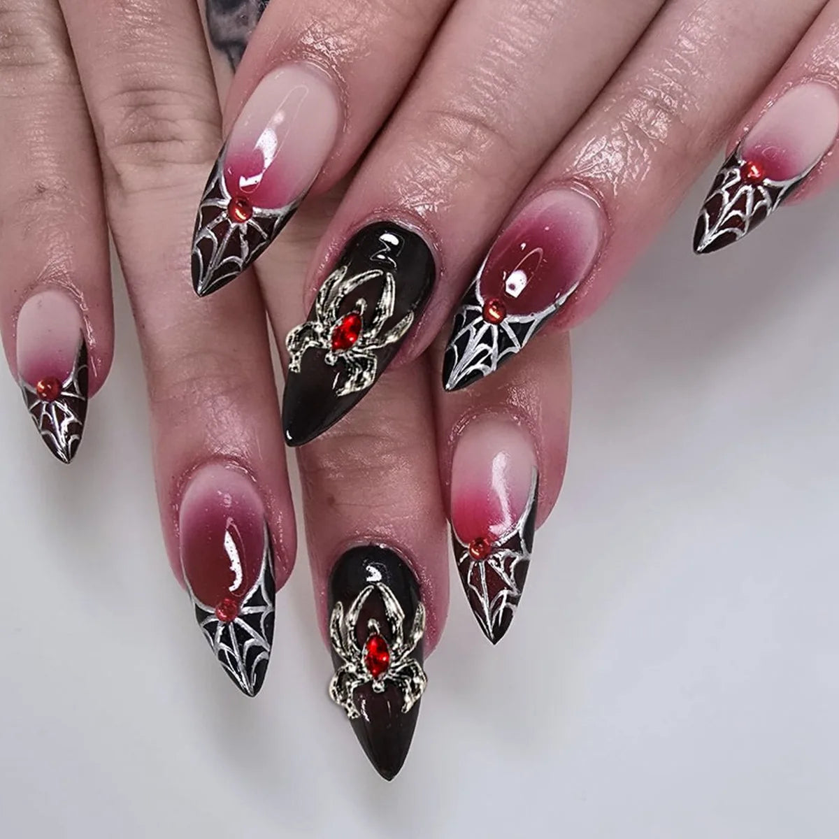 24pcs Sliver Spider Design Fake Nail Halloween Gothic Punk False Nail Tips Wearable European Heavy Metal Almond Press on Nails