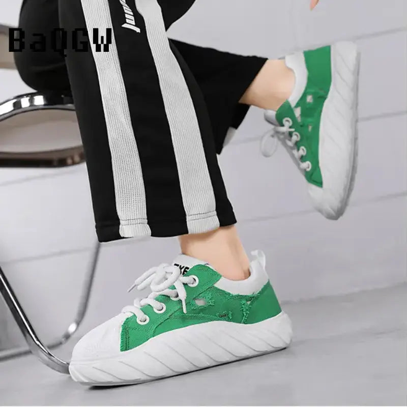 2023 Fashion Breathable Mens Thick Bottom Skate Shoes Outdoor Student Sneakers Sport Running Heighten Trend Comfortable Designer