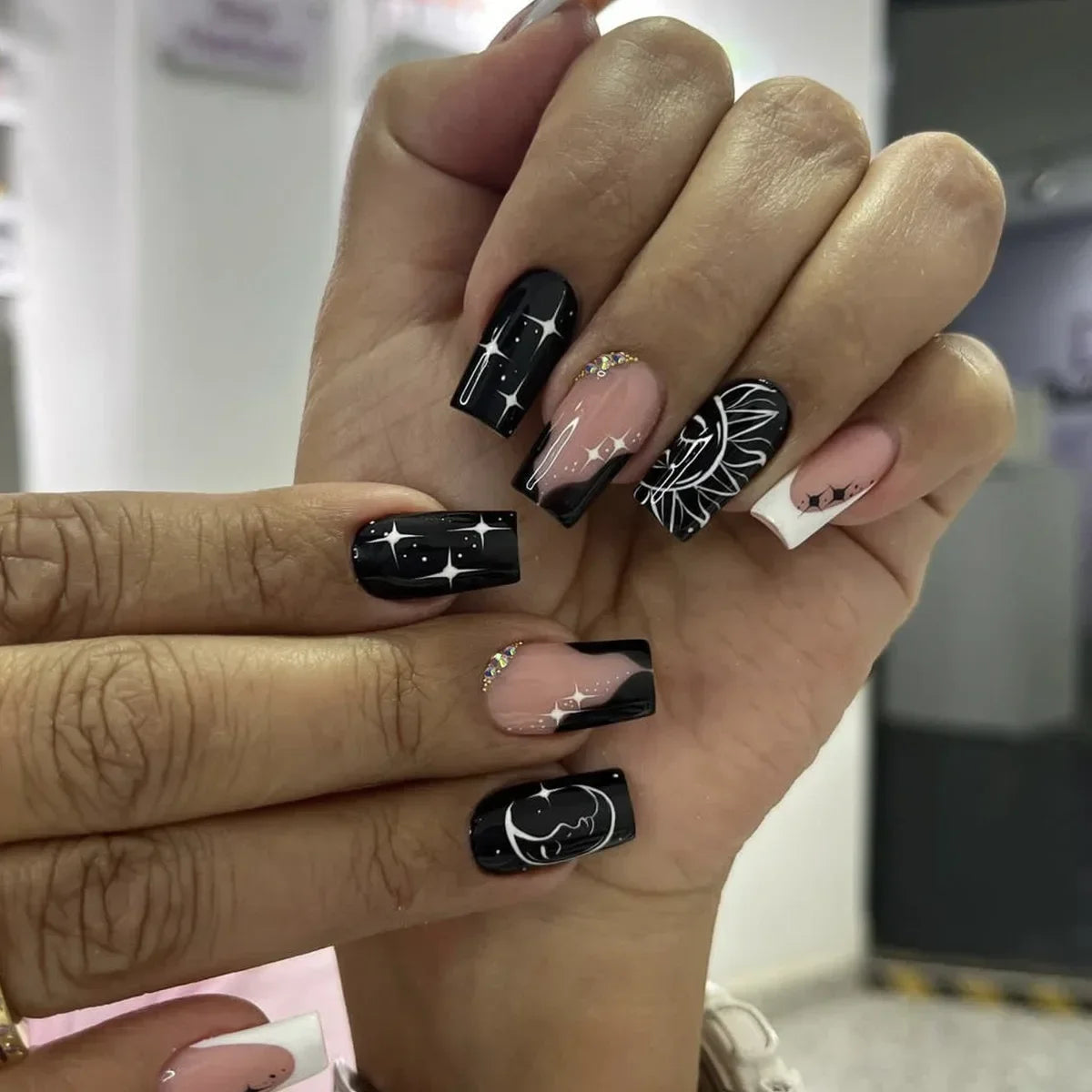 24Pcs Short Square Sweet Cool False Nails Black Flower Wearable French Nails Press on Detachable Autumn Winter Acrylic Nail Tips Viralgem Store