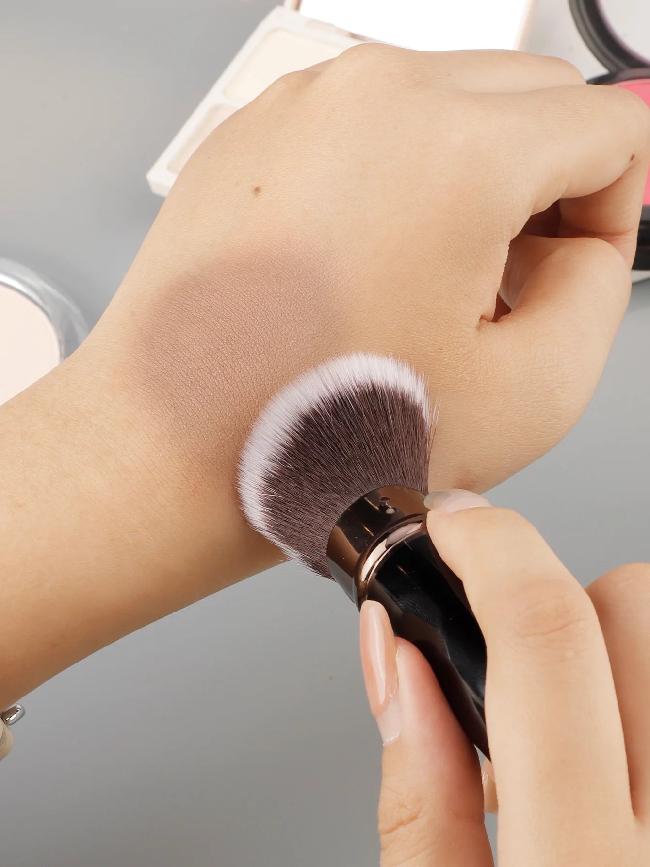 1/2pcs Professional Makeup Brushes Retractable Blusher Powder Foundation Face Concealer Kabuki Makeup Brush Cosmetic Tools