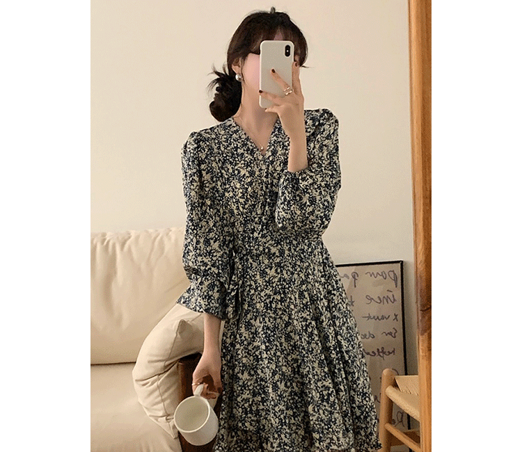 South korea Chic Autumn Retro Temperament V-neck Full Screen Floral Waist Hugging Slimming Long sleeve Small Dress Women