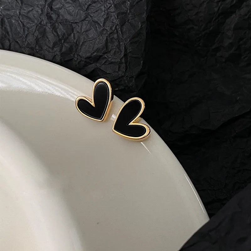 2023 Small Black Heart Stud Earrings For Women Simple Cute Girls Korean Love Earring Birthday Party Jewelry Gifts