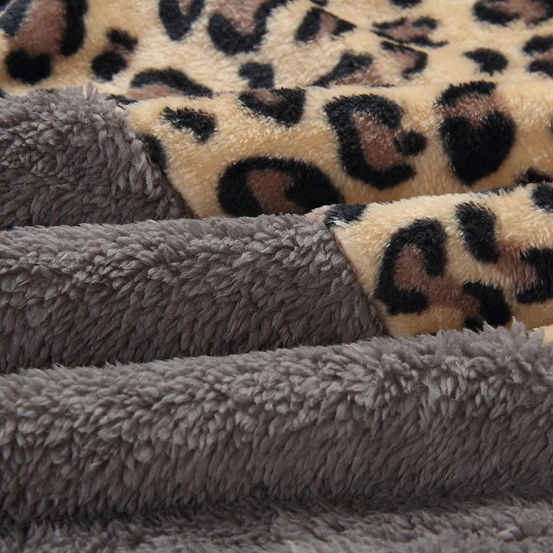 Women's Sweatshirt Autumn Winter American Style Leopard Montage Pocket Zipper Lint Thermal Hooded Sweatshirt