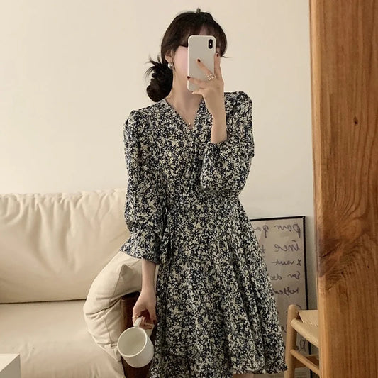 South korea Chic Autumn Retro Temperament V-neck Full Screen Floral Waist Hugging Slimming Long sleeve Small Dress Women
