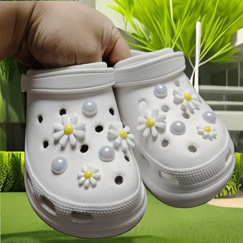 2024 Fashion Shoes Charms 12-piece Set Suitable For Clogs Detachable Three-Dimensional Daisy Small White Flower Shoe Decoration