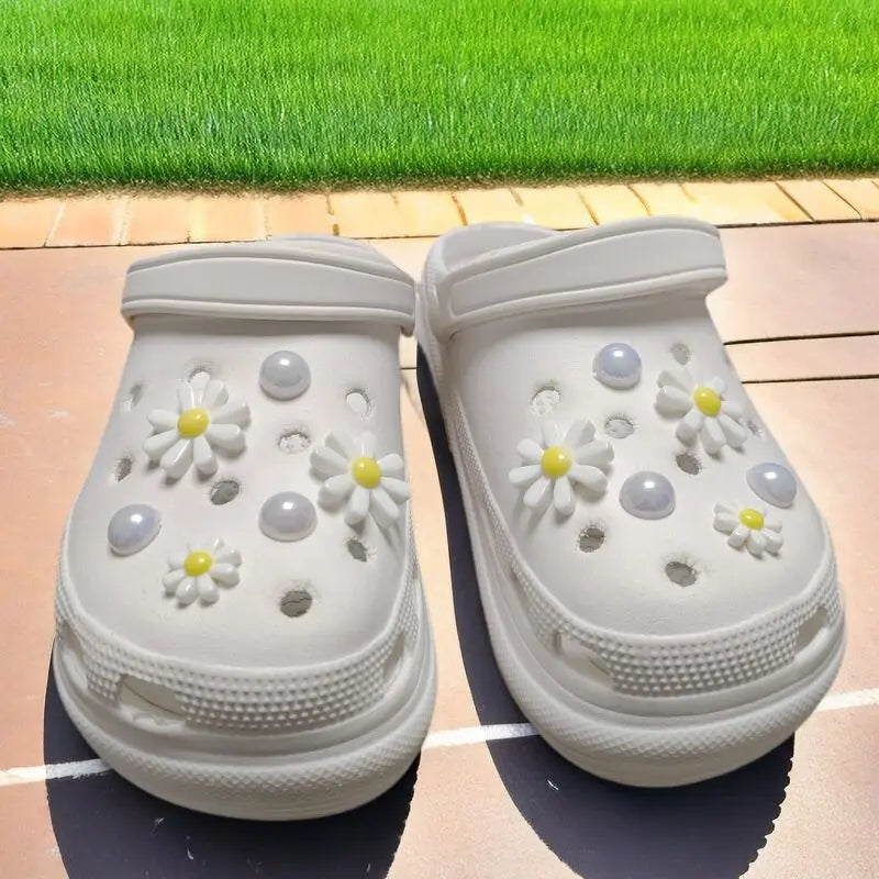 2024 Fashion Shoes Charms 12-piece Set Suitable For Clogs Detachable Three-Dimensional Daisy Small White Flower Shoe Decoration