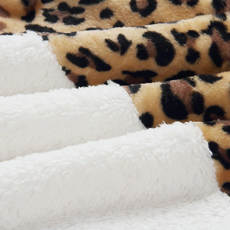 Women's Sweatshirt Autumn Winter American Style Leopard Montage Pocket Zipper Lint Thermal Hooded Sweatshirt