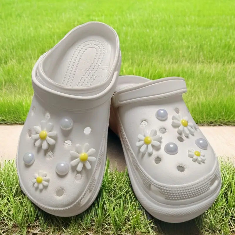 2024 Fashion Shoes Charms 12-piece Set Suitable For Clogs Detachable Three-Dimensional Daisy Small White Flower Shoe Decoration