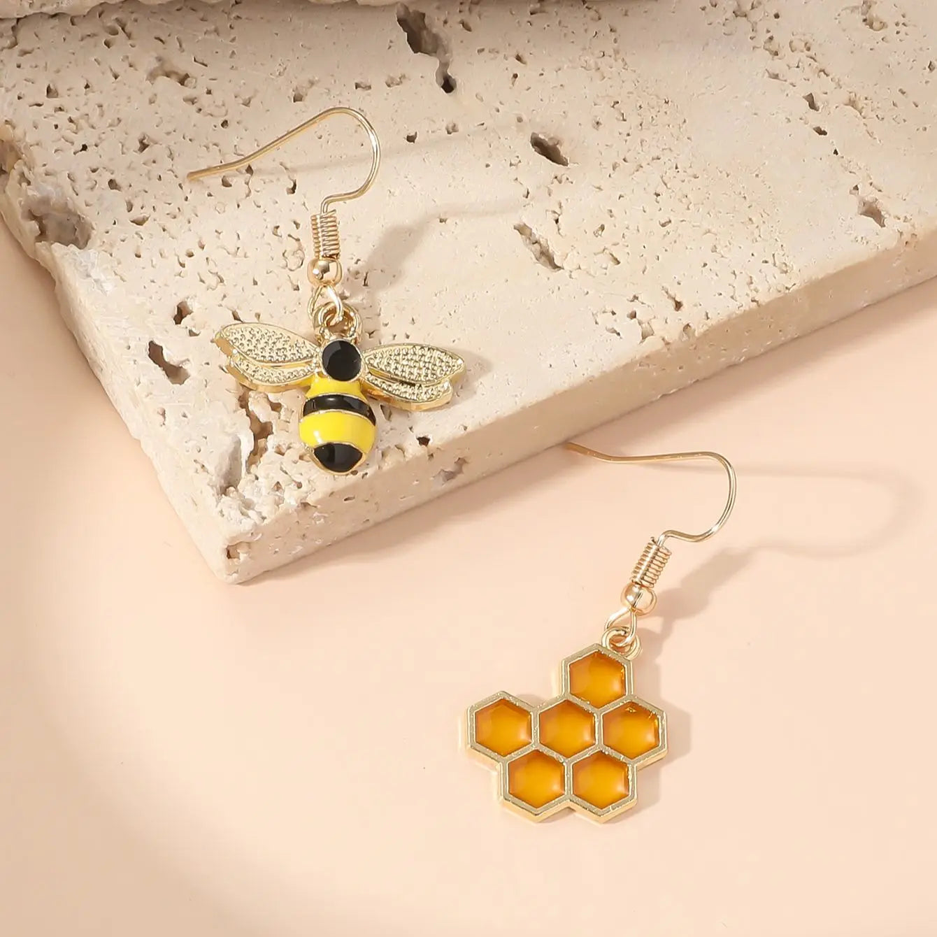 2 Pieces Insect Yellow Bee Earrings Women Simple Fashion Casual Pendant Bee Earrings Viralgem Store