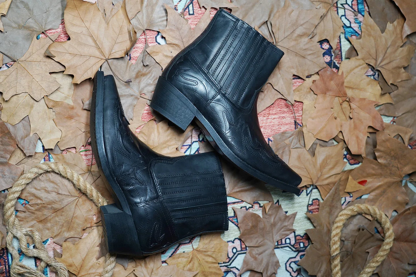 2024 Men's Western Cowboy Boots For Men Women Leather Ankle Boots Man Retro Embroidery Design Pointed Toe Shoes Plus Size 48